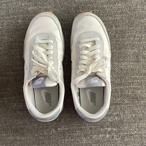 Nike cream tennis shoes